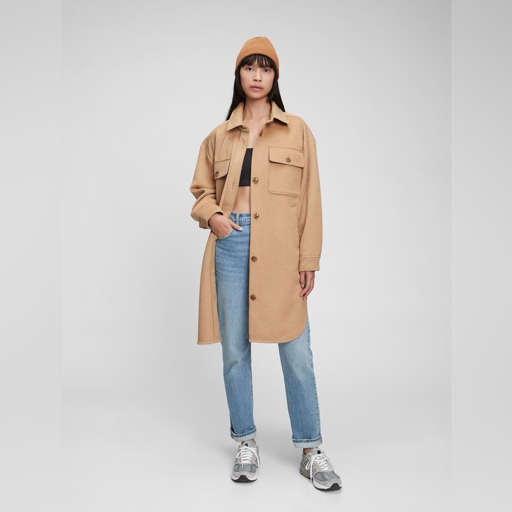 GAP Oversized Camel Shacket - Cozy Comfort for Cooler Days 🍁